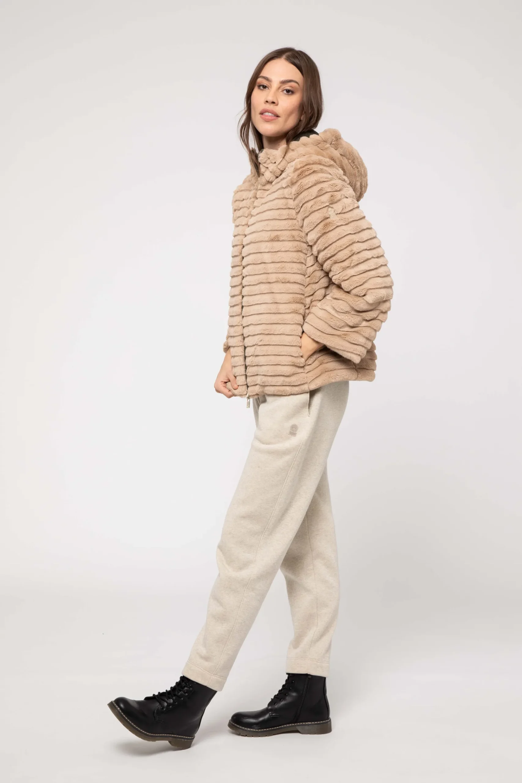Giacca Beige Corta Reversibile Ad "A"