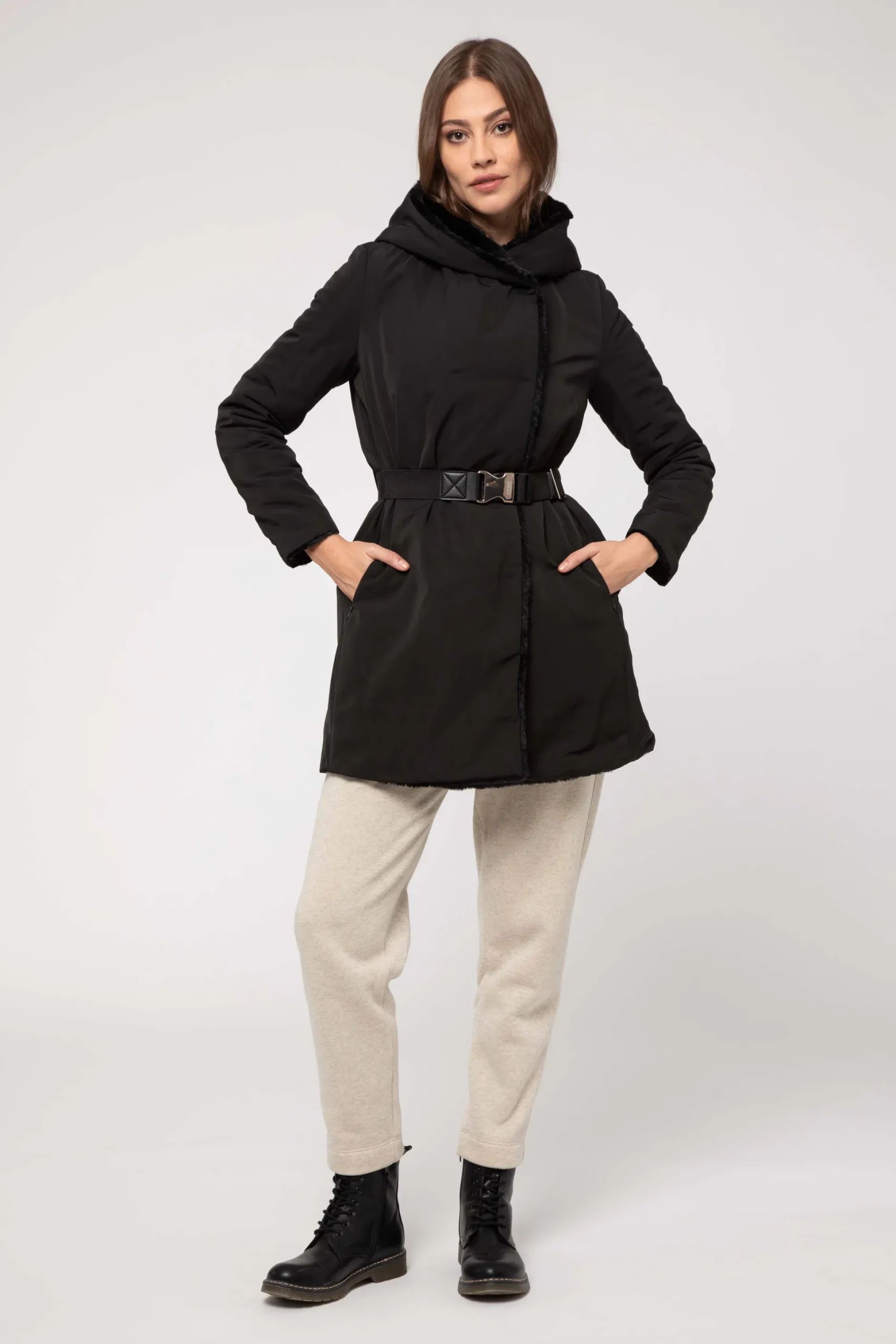 Giacca Lunga Nera Reversibile Con Cintura